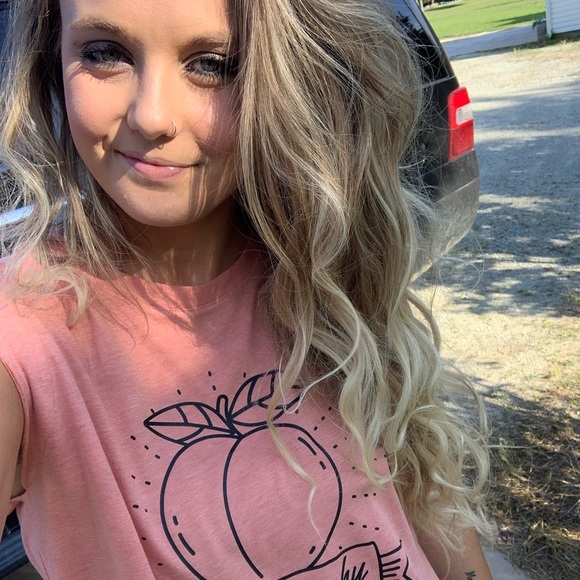 Meet your Posher, Elizabeth - Picture 2 of 2